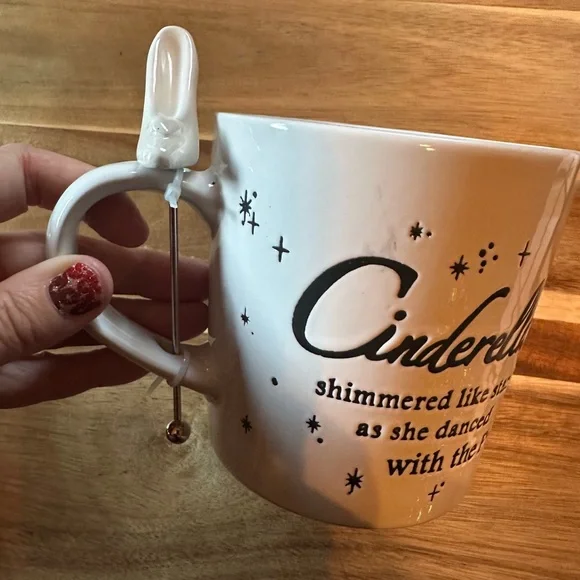 🆕 Disney Cinderella Mug with Princess and Castle 🏰 - Picture 8 of 8